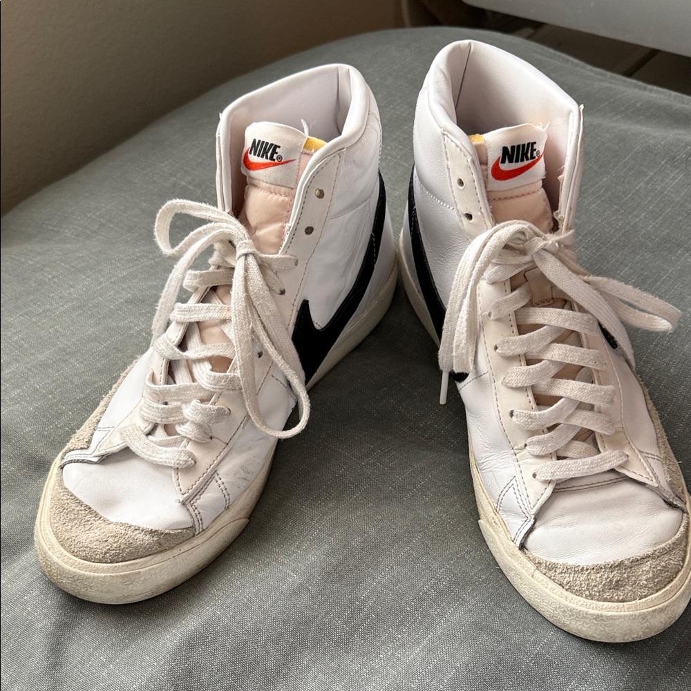 Nike White and Black High-Tops